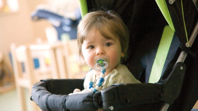 Childcare 1 k baby in kinderwagen