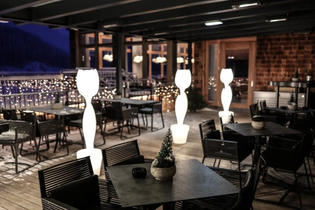 Gemütliches Restaurant mit stilvoller Beleuchtung