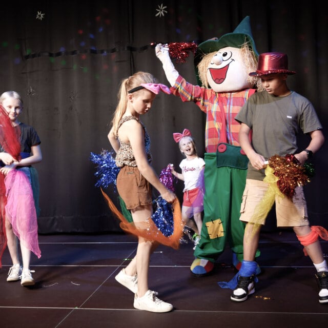 Abenteuerland 7 Familyresort Almhof Spieleparadies Theater 3
