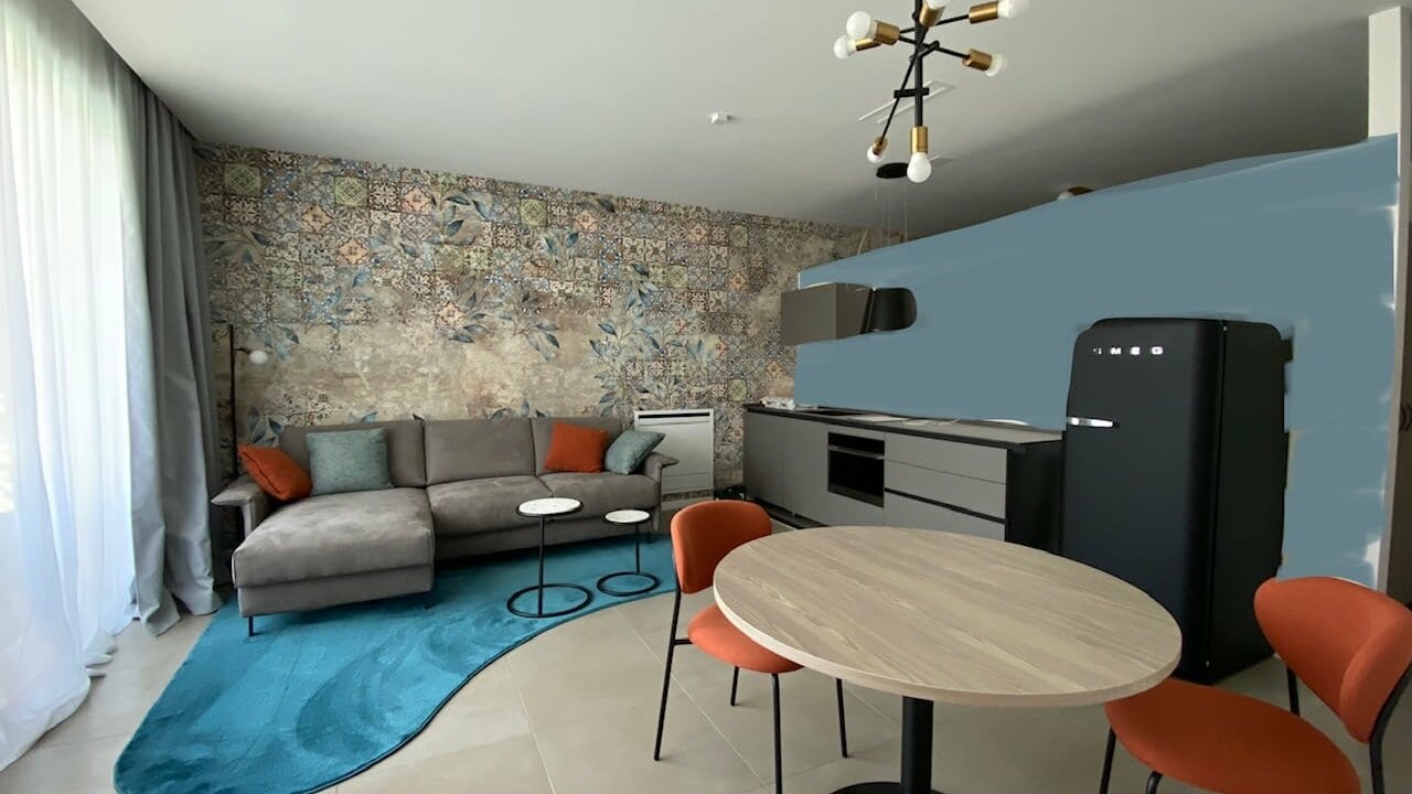 Moderne Wohnküche mit Sofa und Esstisch.