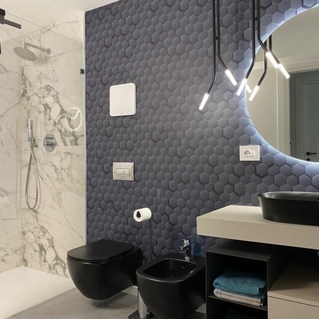 Modernes Badezimmer mit eleganten Elementen