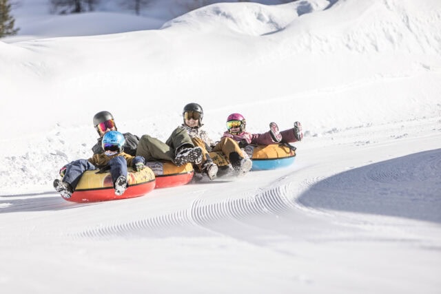winter zillertalarena snowtubing