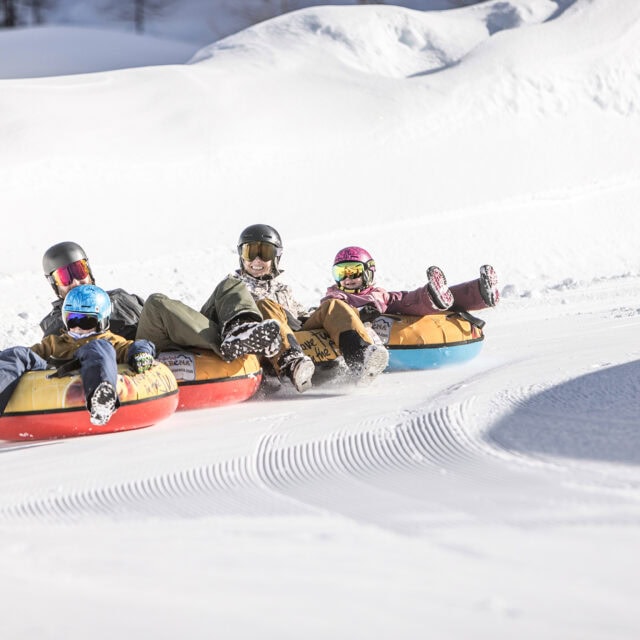 winter zillertalarena snowtubing