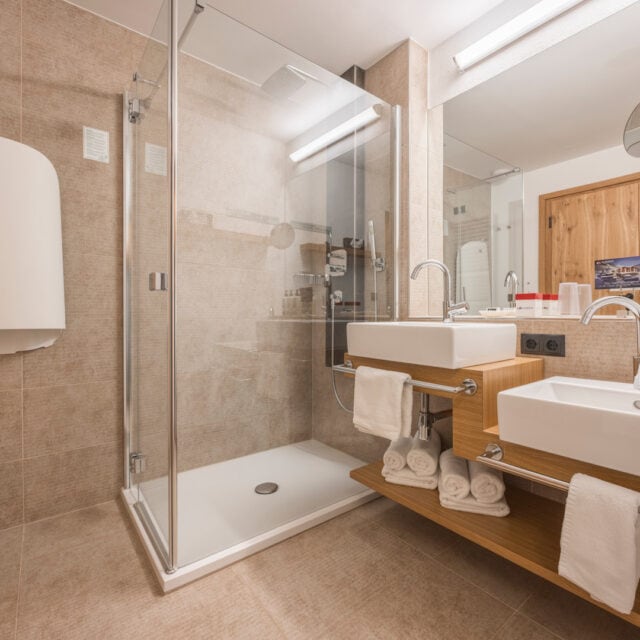 almhof badezimmer seesuite large junior