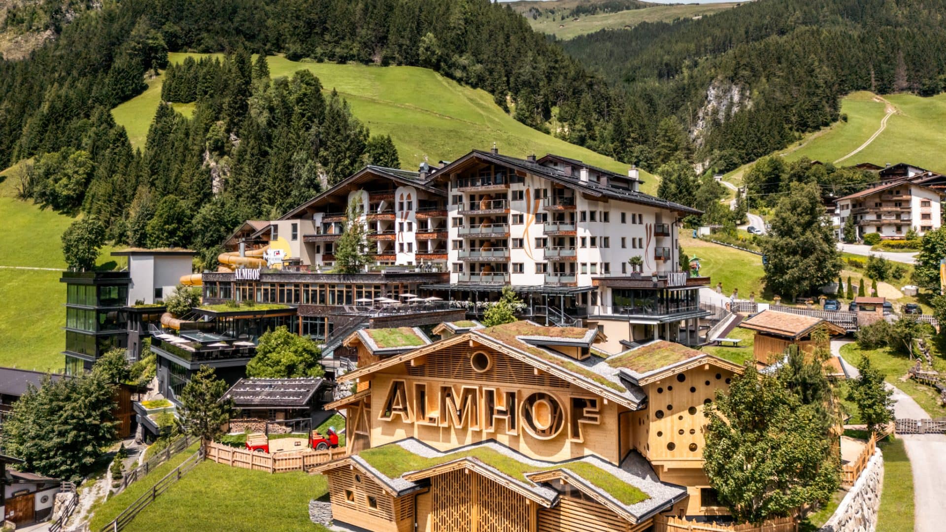 almhof family resort & spa vogelperspektive fern ansicht almi opolis