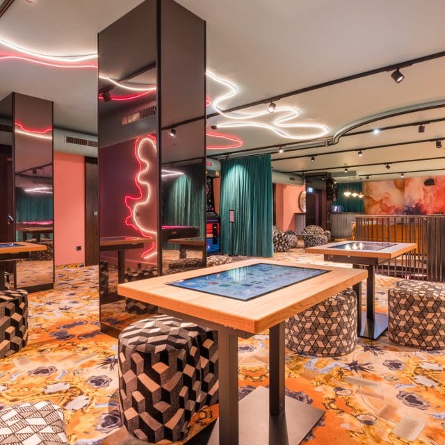 family entertainment center swifty ansicht spieltische, billiard, karaoke, bar und dart family entertainment center swifty ansicht spieltische, billiard, karaoke, bar und dart